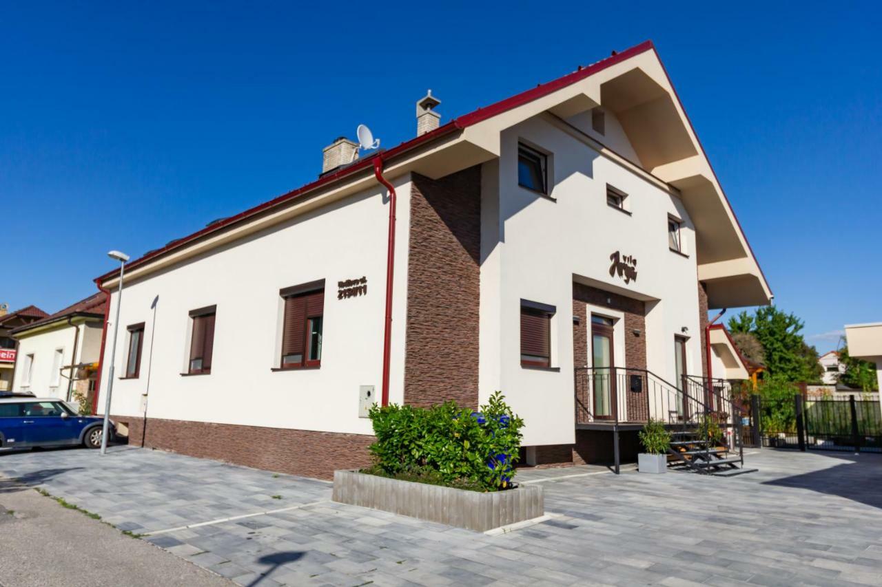 Arya Vila Piest'any Exterior foto